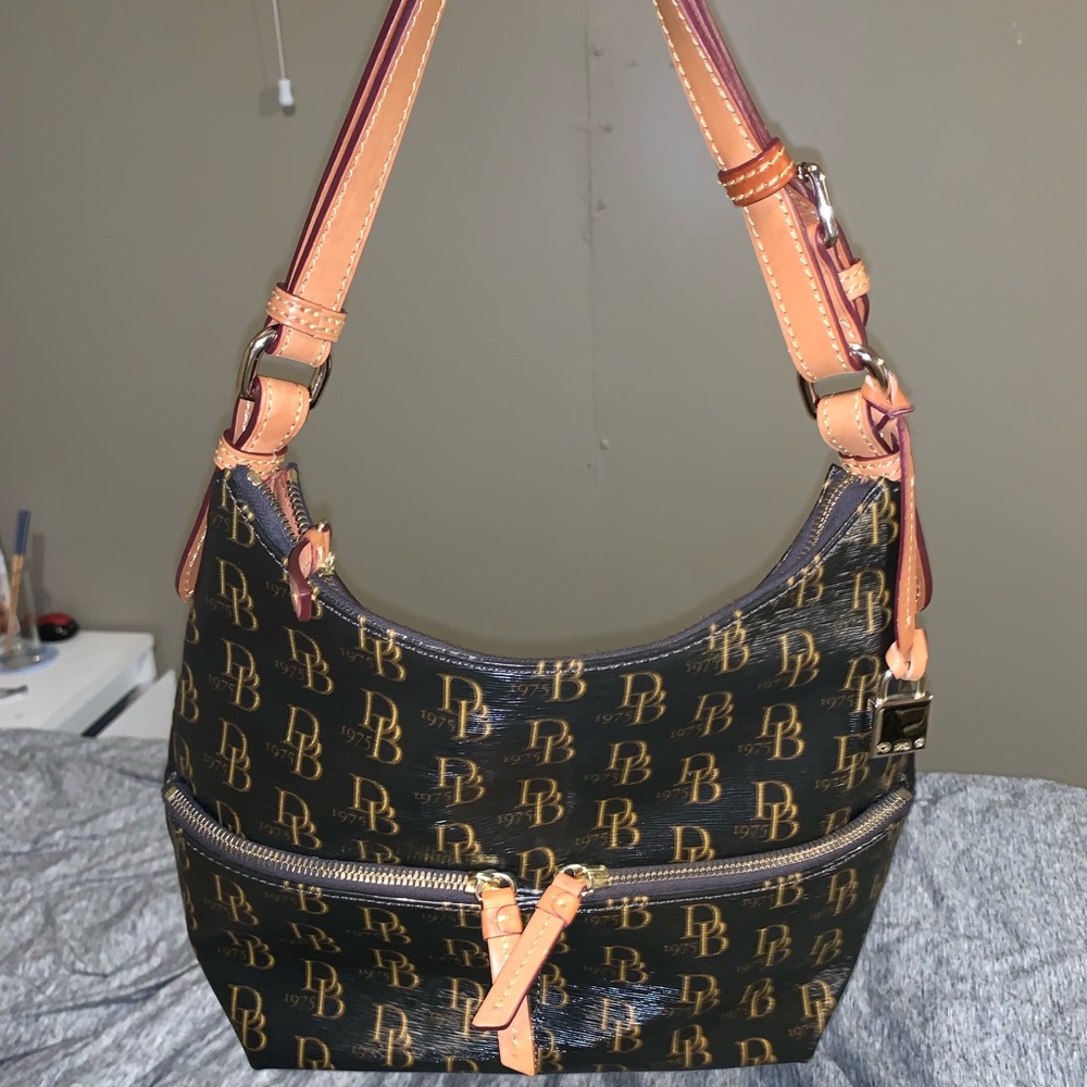 Dooney & Bourke shoulder purse